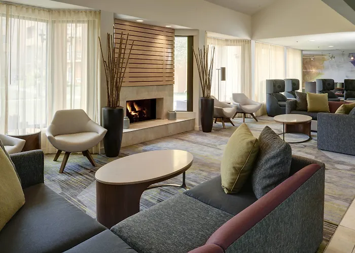Courtyard By Marriott Indianapolis Airport Hotel